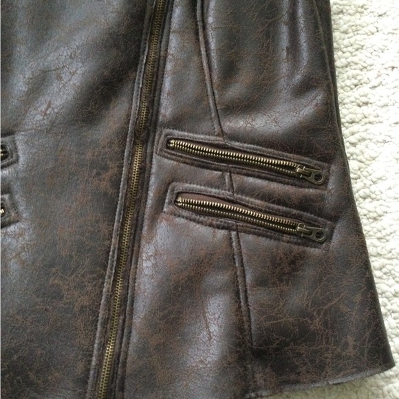 Fun faux leather and fur vest - Picture 7 of 11